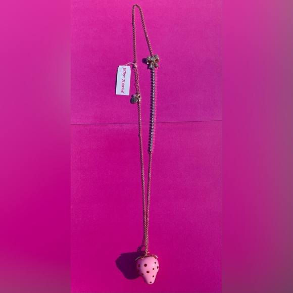 NWT Betsey Johnson Strawberry Necklace Pink & Gold Strawberry on Long Gold Chain - Picture 4 of 5